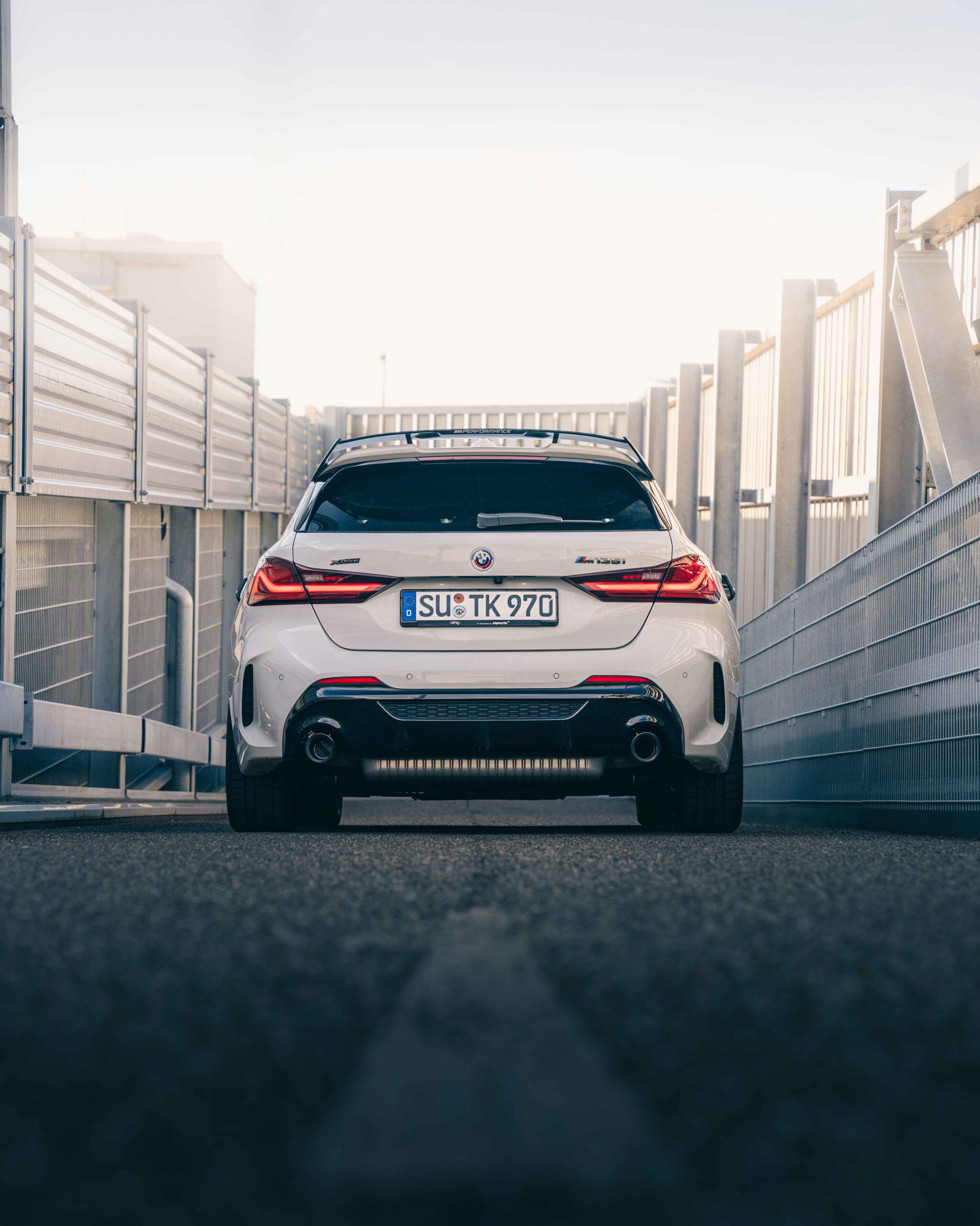 BMW M135i F40 xDrive frontal von hinten